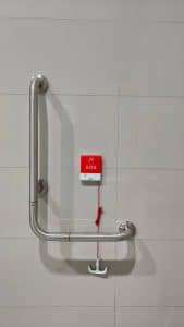 รูประยะใกล้ สายกดเรียก Nurse call ไร้สาย พร้อมที่ช่วยช่วยพยุงตัว