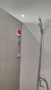 รูปห้องน้ำพร้อมที่กดเรียกฉุกเฉิน ระบบเรียกพยาบาล