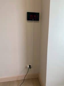 หน้าจอแสดงผลระบบเรียกพยาบาลแบบไร้สาย แสดงเวลาจริงและสัญญาณเรียก