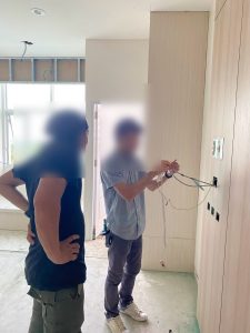 ติดตั้ง Pull Cord Nurse Call ในห้องผู้ป่วย โรงพยาบาลบางใหญ่ เห็น SOS Dome Light สีแดง