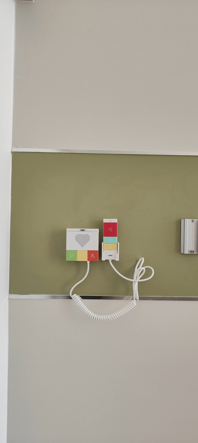 อุปกรณ์ Intercom เรียกพยาบาล ห้องพิเศษ โรงพยาบาลรักษ์ข้อ
